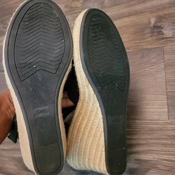 Toms Black and Tan Women Sandals - Picture 5 of 8